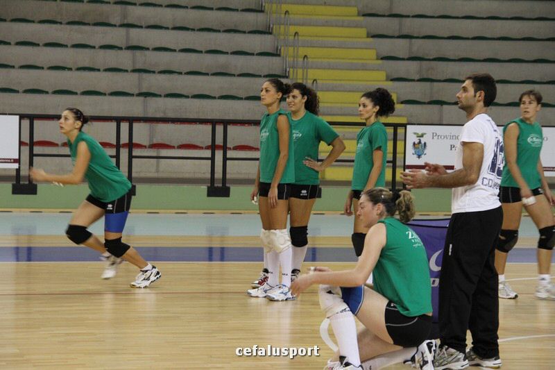 111030 volley 028_tn.jpg